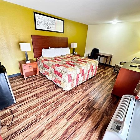 Regency Inn Iola Exteriér fotografie