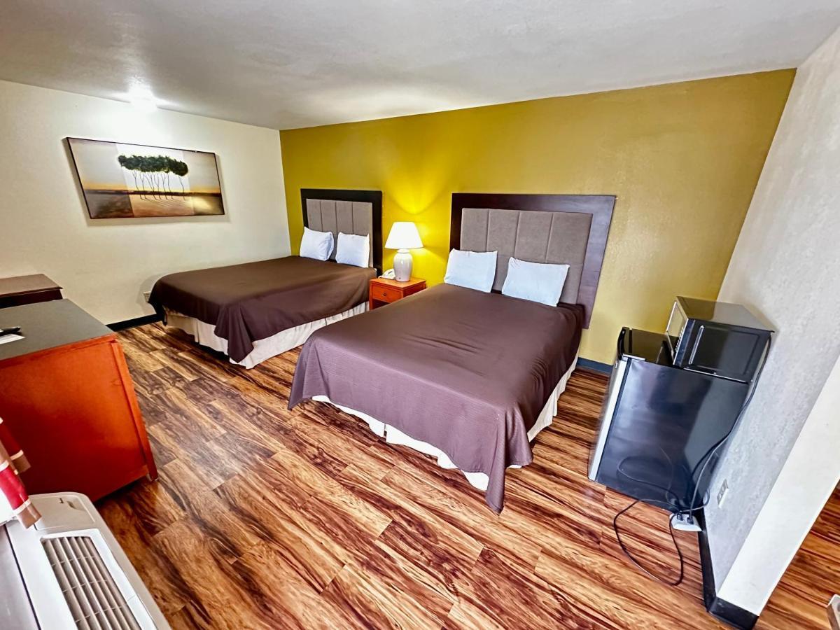 Regency Inn Iola Exteriér fotografie