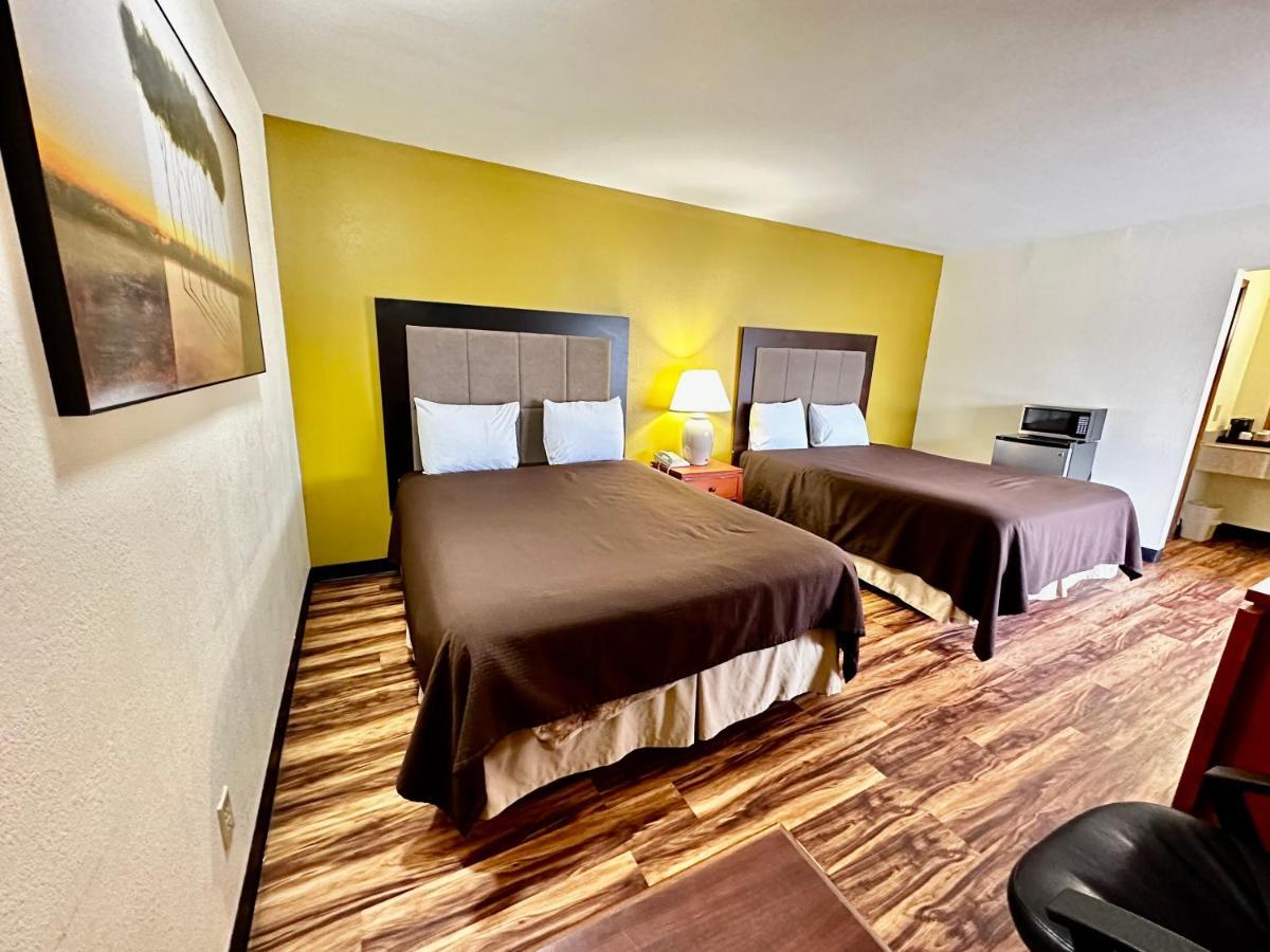 Regency Inn Iola Exteriér fotografie