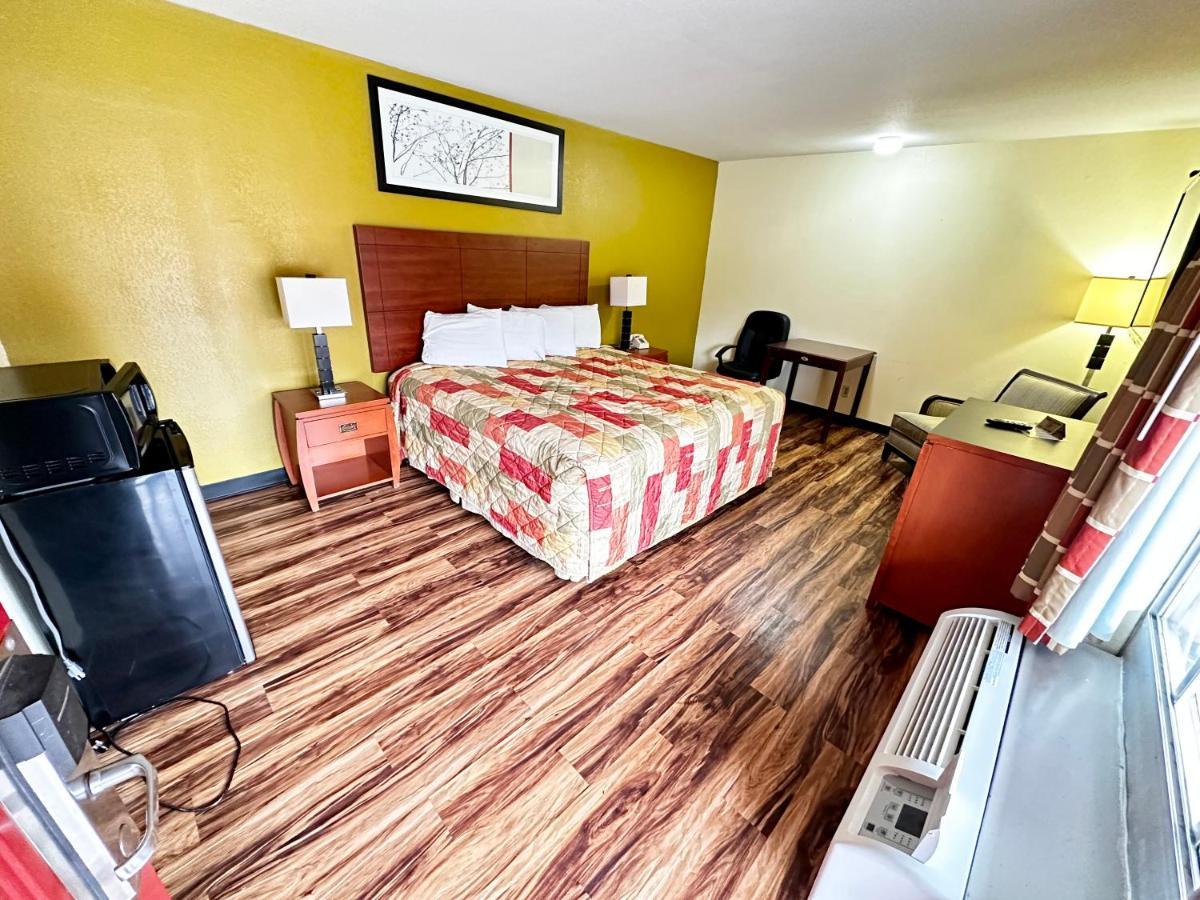 Regency Inn Iola Exteriér fotografie