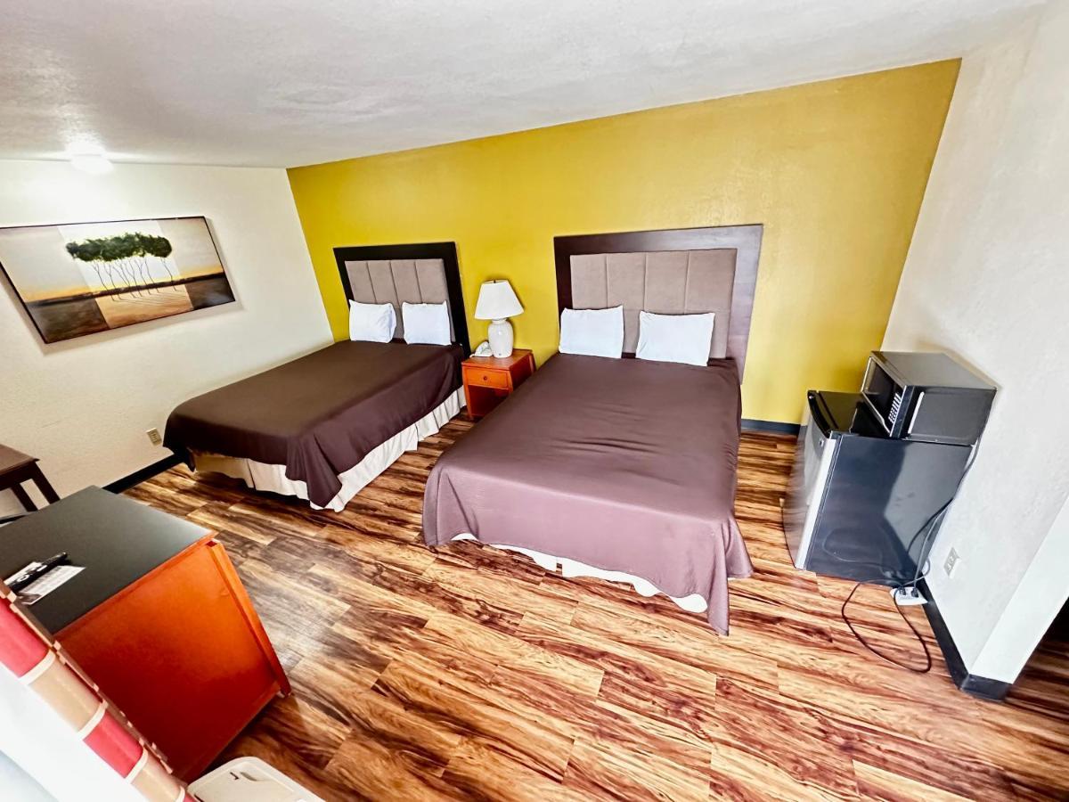 Regency Inn Iola Exteriér fotografie