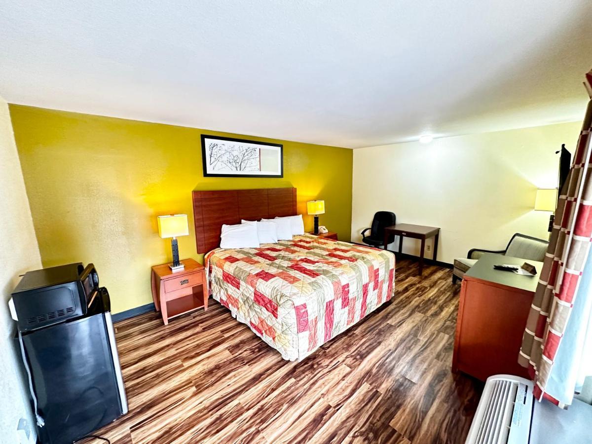 Regency Inn Iola Exteriér fotografie