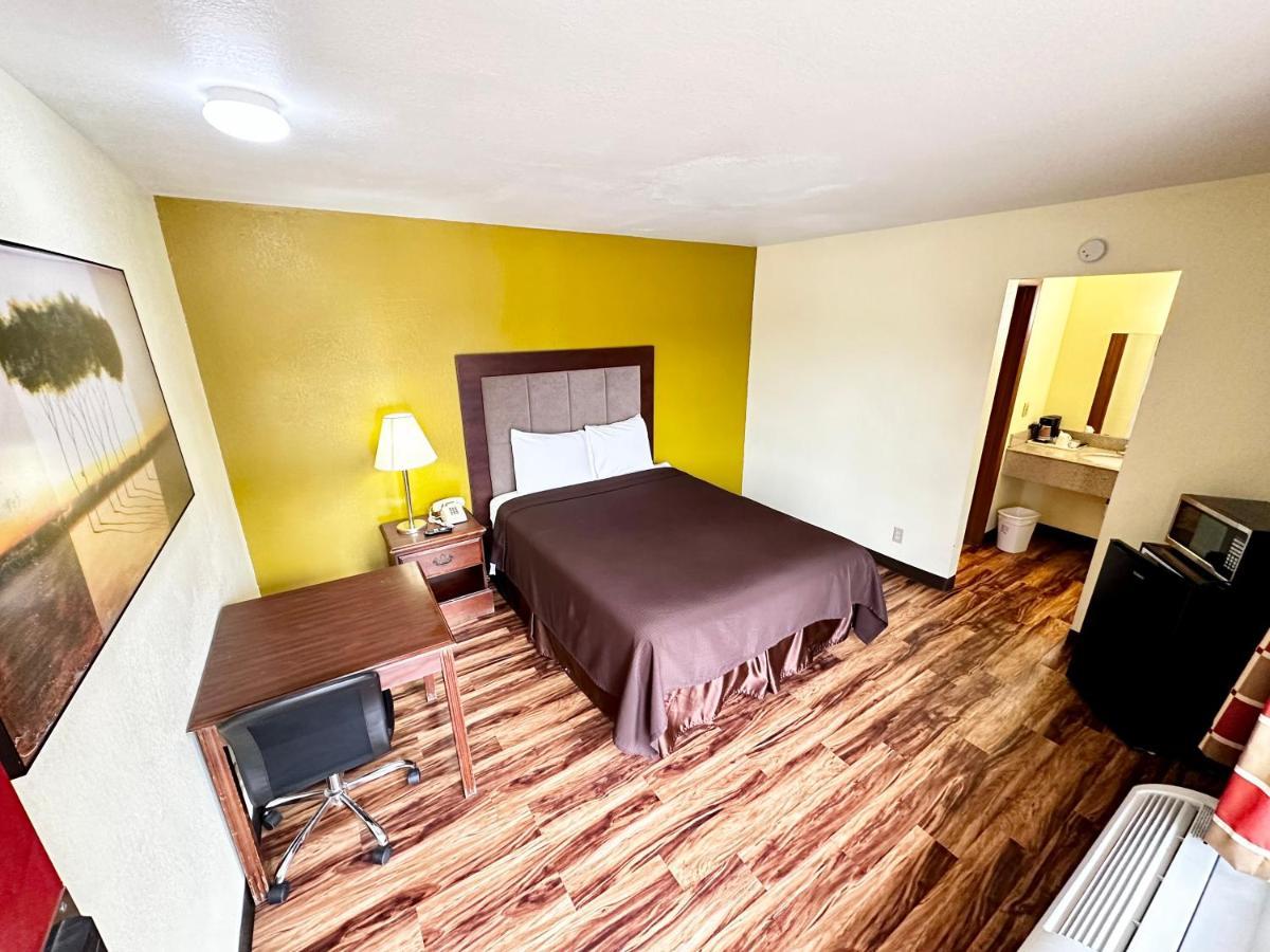 Regency Inn Iola Exteriér fotografie