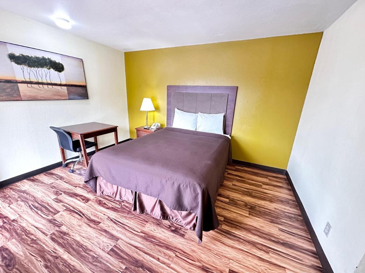 Regency Inn Iola Exteriér fotografie
