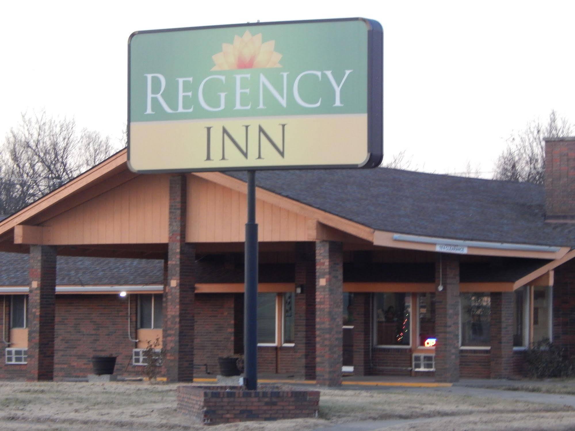 Regency Inn Iola Exteriér fotografie
