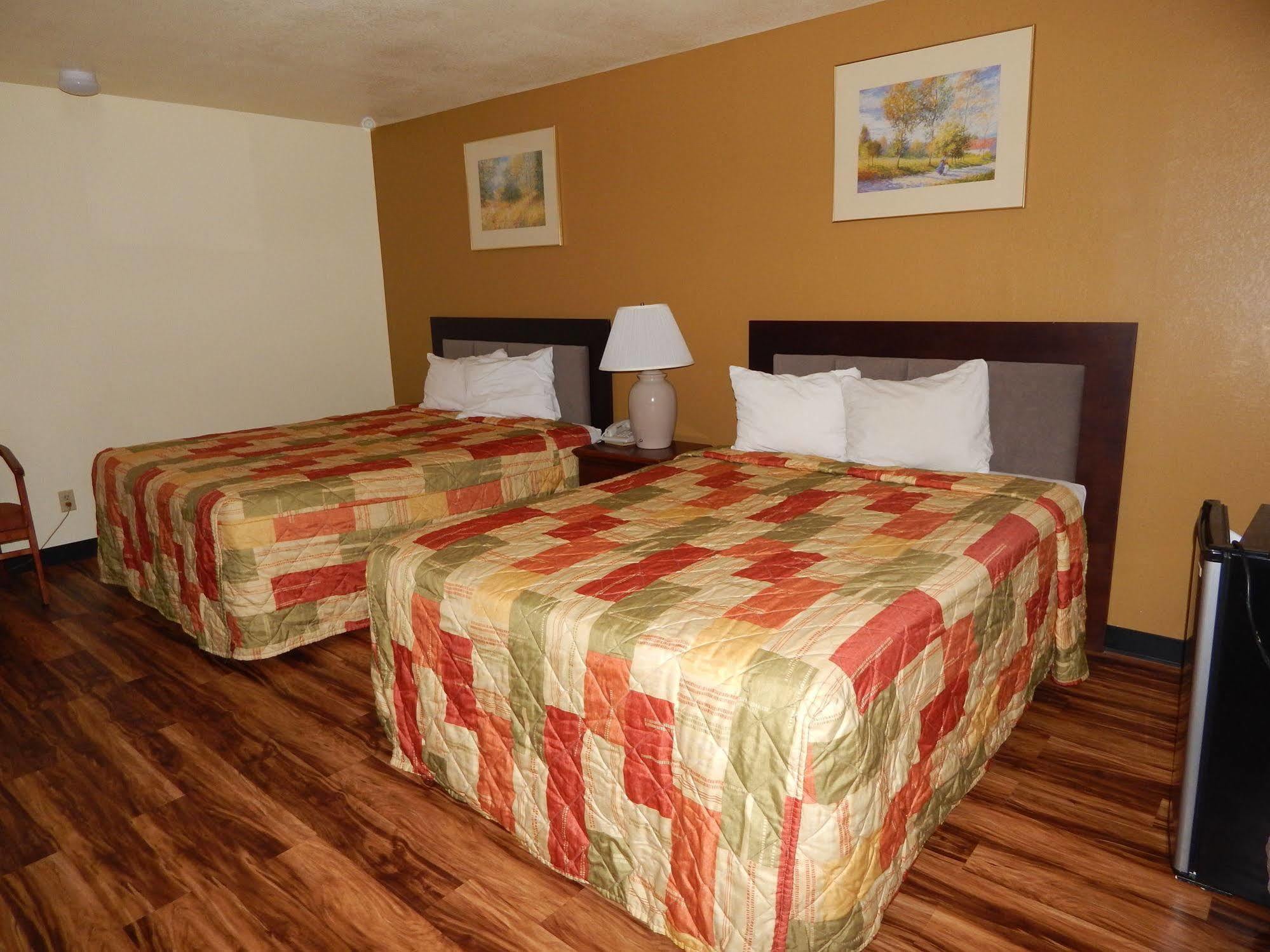 Regency Inn Iola Exteriér fotografie